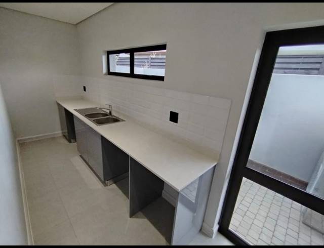 3 BEDROOM TOWNHOUSE FOR SALE IN IZINGA